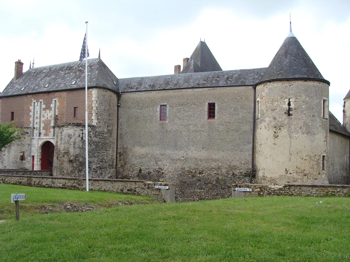 Château de Béthune à l'entrée de La Chapelle-d'Angillon